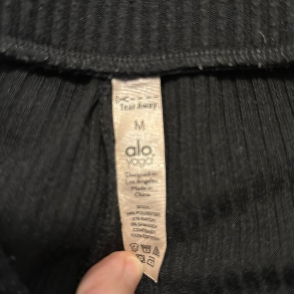 Alo yoga pants- ‘muse sweatpants’ - Picture 5 of 6